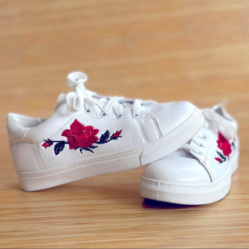 White Shoes with Floral Embroidery